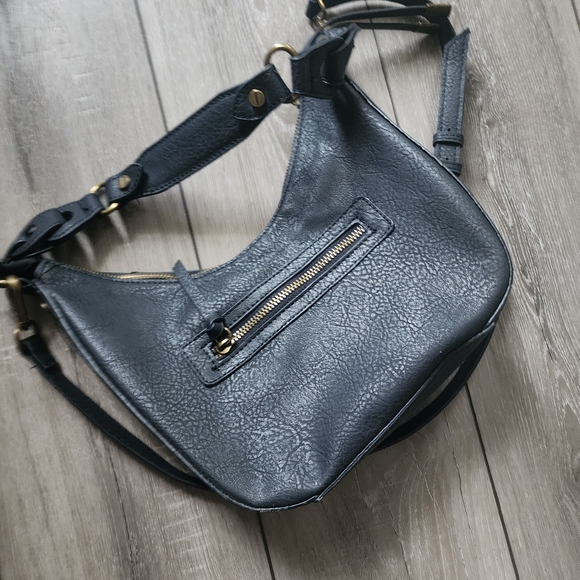 Black purse with detachable crossbody strap - Picture 11 of 16